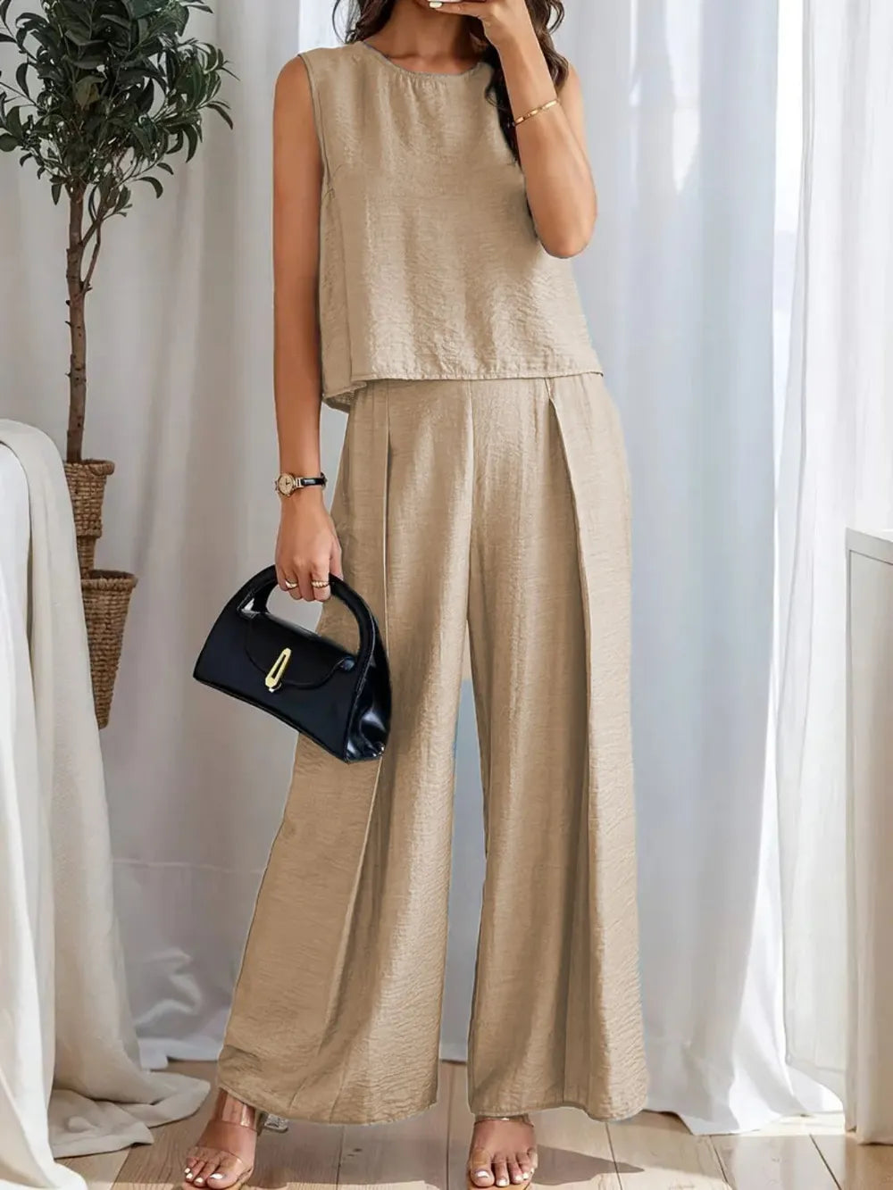 Chic women's co-ord set in 100% polyester with ruched detailing