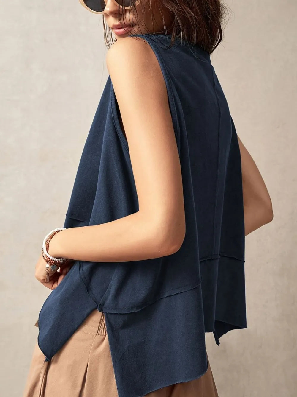 sleeveless round neck tank
